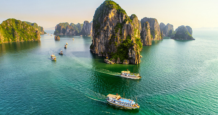 Vịnh Hạ Long - kỳ quan của thế giới, là địa điểm du lịch hấp dẫn tại Việt Nam. Hãy đắm mình trong những hình ảnh đẹp như mơ, điểm lại những kỷ niệm đáng nhớ của bạn tại vịnh Hạ Long. Khám phá nơi đó thông qua những hình ảnh trên trang web của chúng tôi.